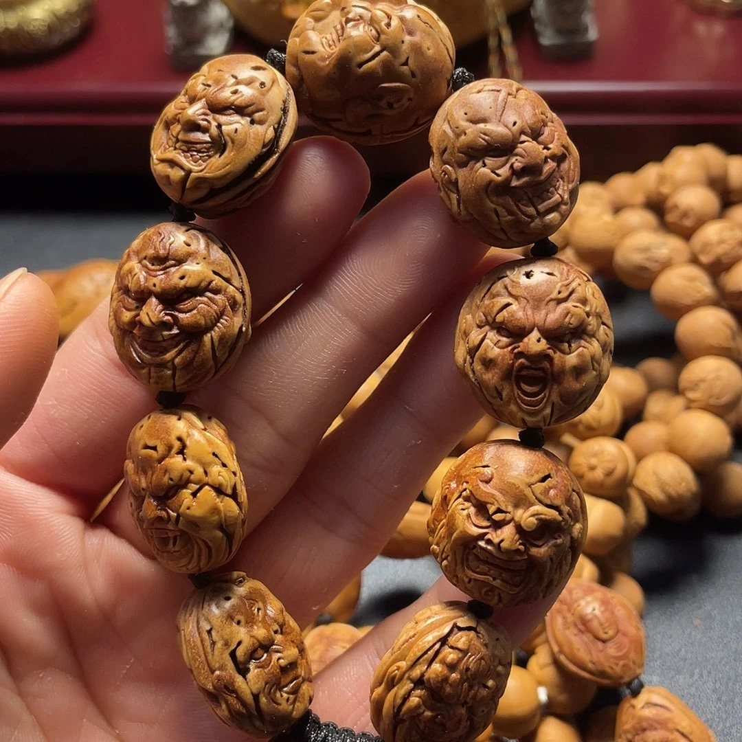 大桃核雕刻瑕疵恶僧