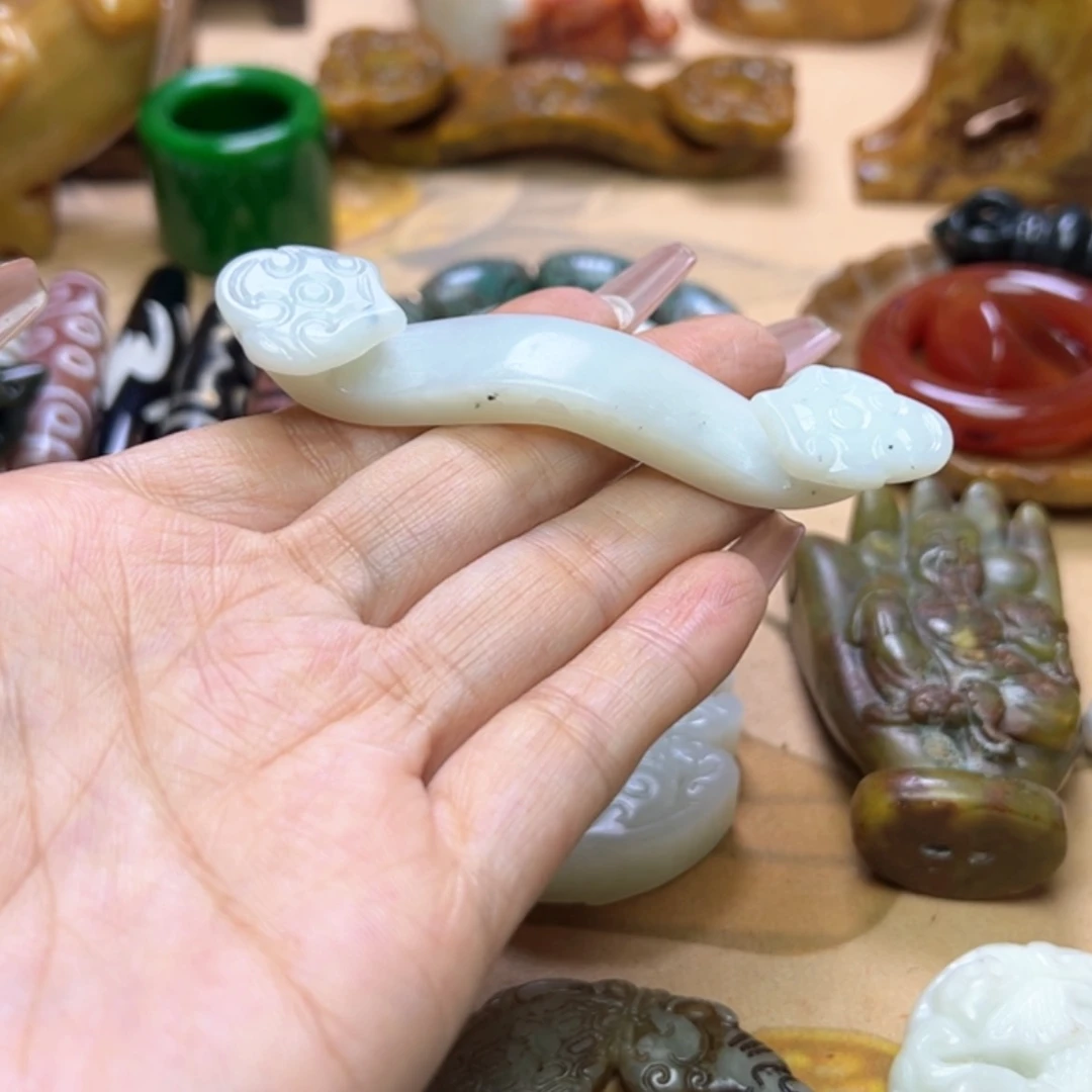 【闪购商品】蛇纹石玉颈饰未镶嵌