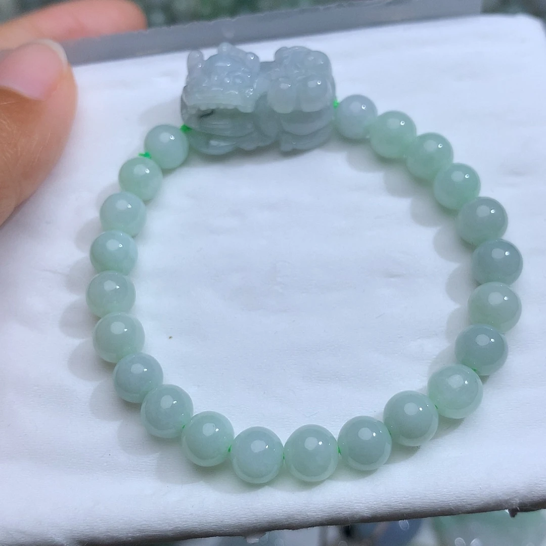 翡翠未镶嵌颈饰475。