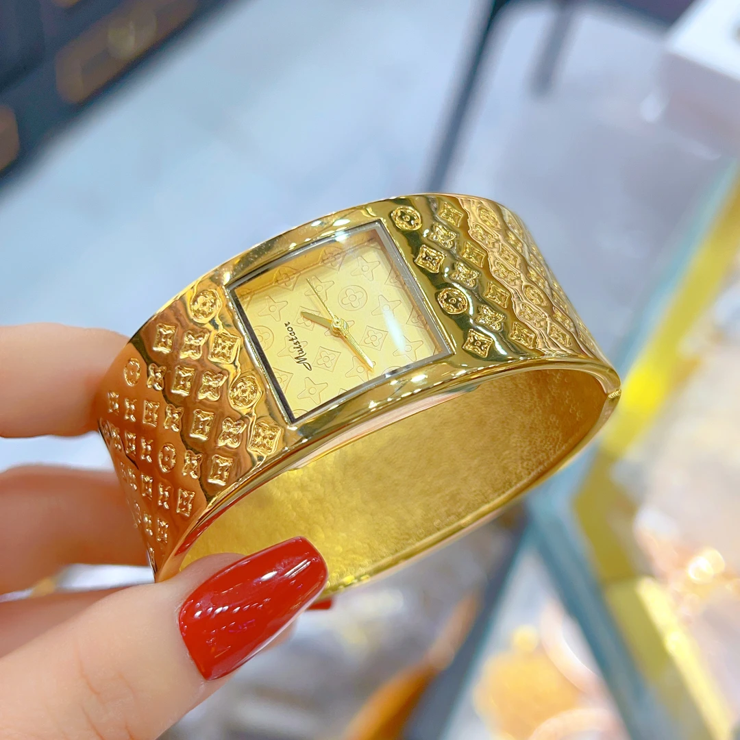 时尚新款百搭腕表女士钛钢腕表女款气质轻奢精美