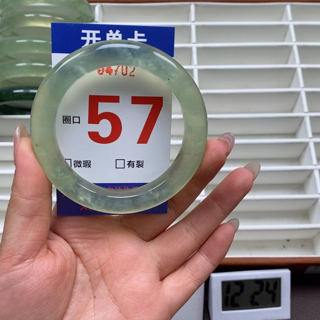 岫玉手镯未镶嵌我
