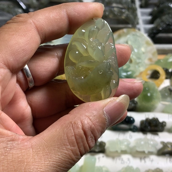 蛇纹石玉未镶嵌颈饰连年有余