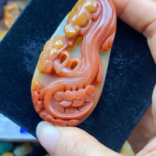 石英质玉(黄龙玉)未镶嵌颈饰