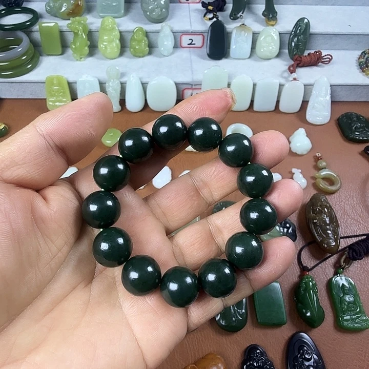 瑞***出和田玉未镶嵌颈饰