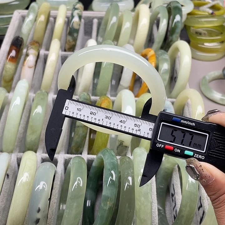 蛇纹石玉未镶嵌手镯246
