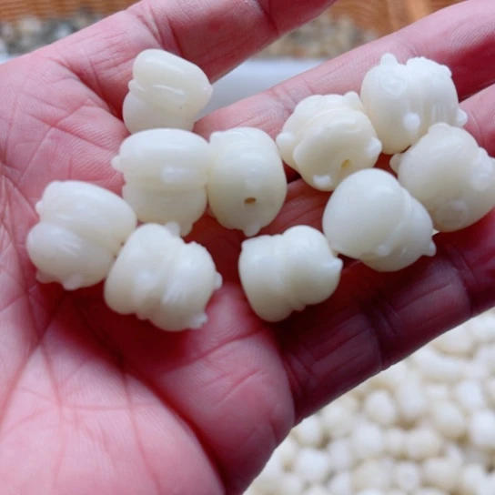 白玉菩提吊坠瑕疵15白玉猫10