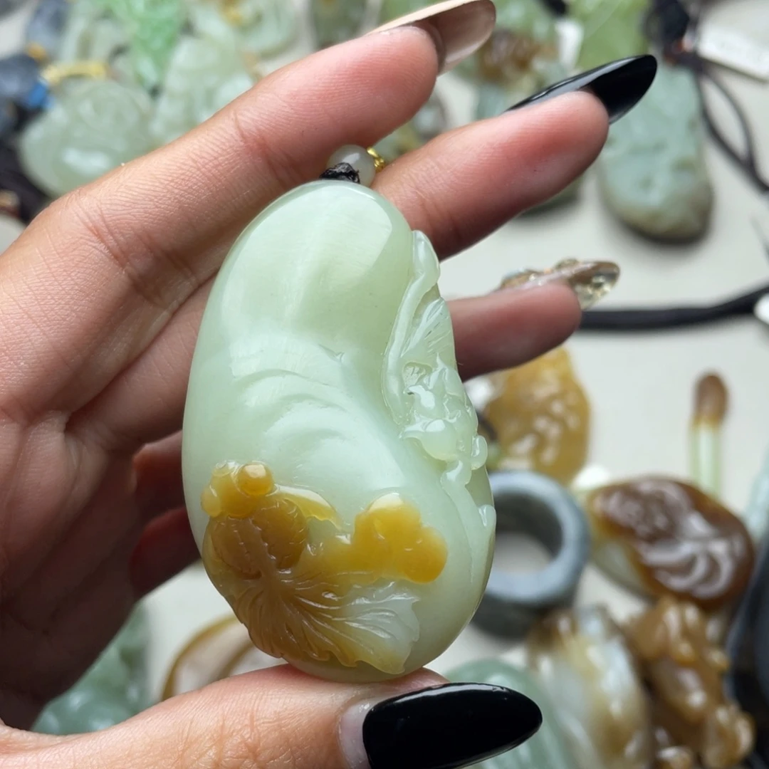 o***О和田玉未镶嵌颈饰