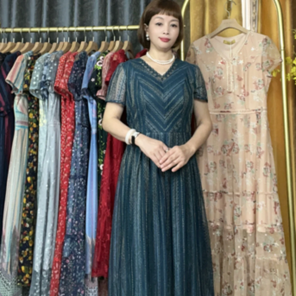 优雅气质条纹轻奢蕾丝连衣裙夏装长裙裙子夏季短袖收腰显瘦中长款