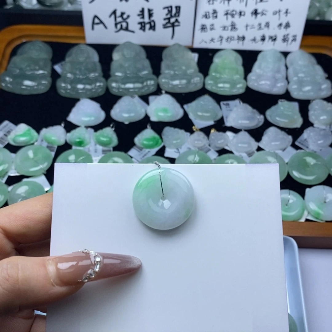 翡翠颈饰未镶嵌平安扣