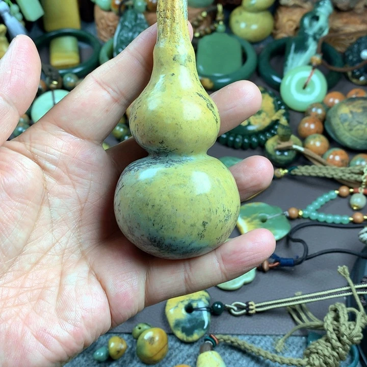 吊坠(赠链)未镶嵌岫岩河磨玉（透闪石质玉）