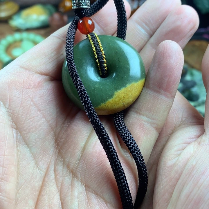 岫岩河磨玉（透闪石质玉）吊坠未镶嵌