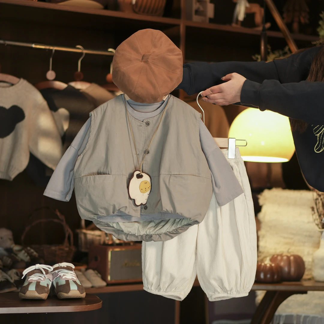 【俩只橙】《秋》薄荷软糖~两色龟背感马甲+贴布打底衫+条绒休闲裤