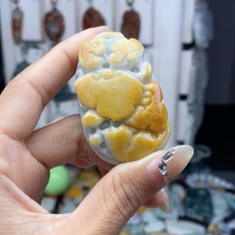 翡翠颈饰未镶嵌翡翠