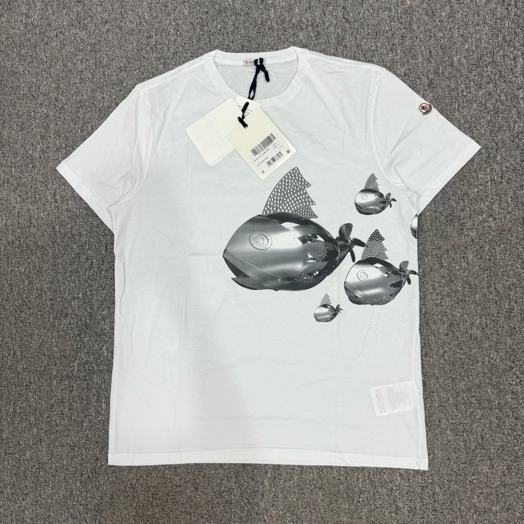 未使用 MONCLER 13989533 蒙口 白色机械鱼徽标logo短袖 L码