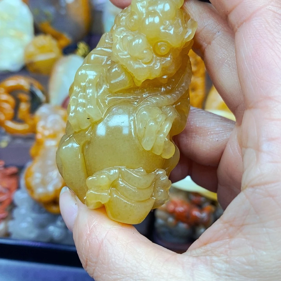 颈饰未镶嵌石英岩玉