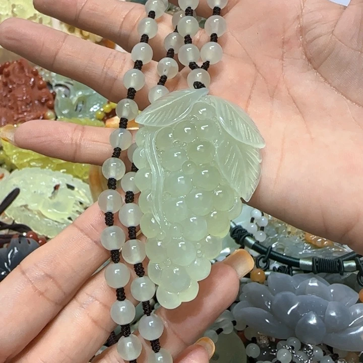 未镶嵌蛇纹石玉吊坠