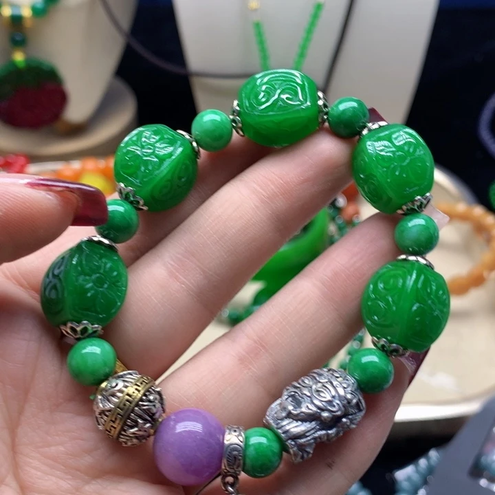 翡翠颈饰未镶嵌吊坠