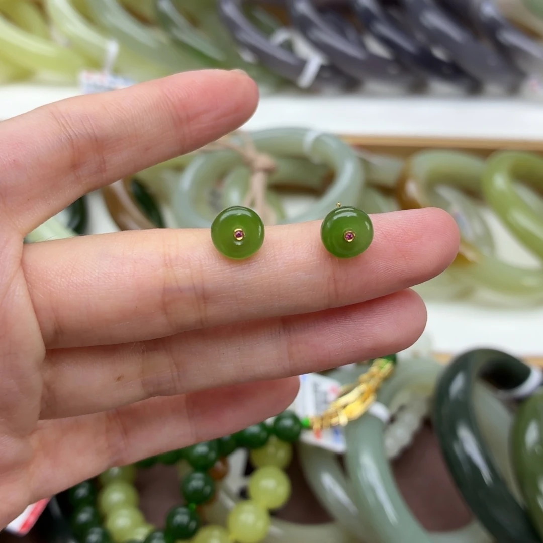 和田玉18K金镶嵌耳饰