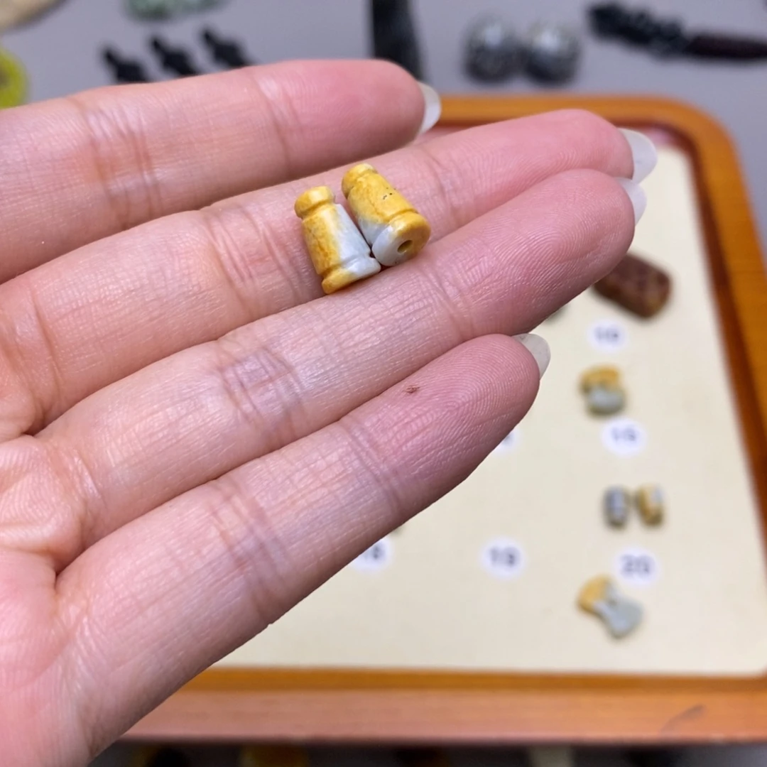 和***畅蛇纹石玉未镶嵌配饰