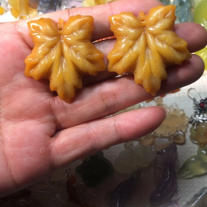 蛇纹石玉未镶嵌耳坠