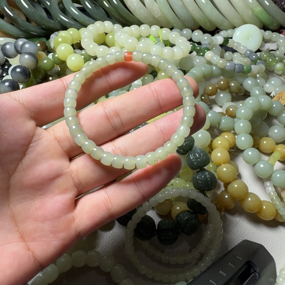 和田玉未镶嵌手串