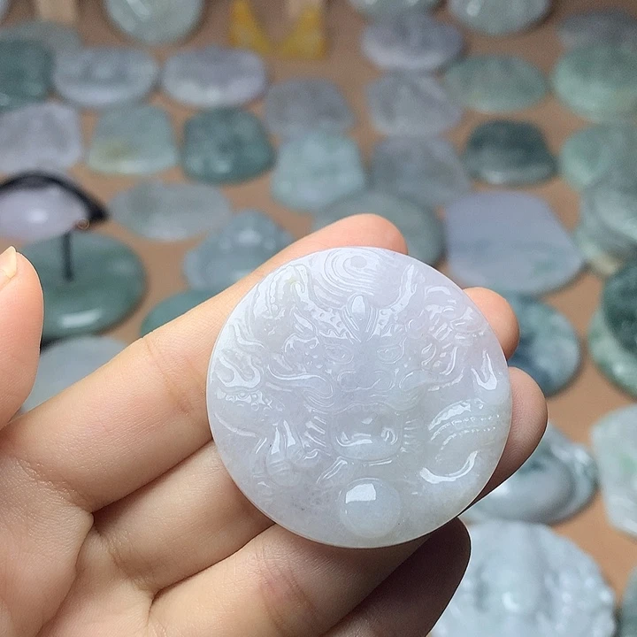 翡翠未镶嵌颈饰龙牌