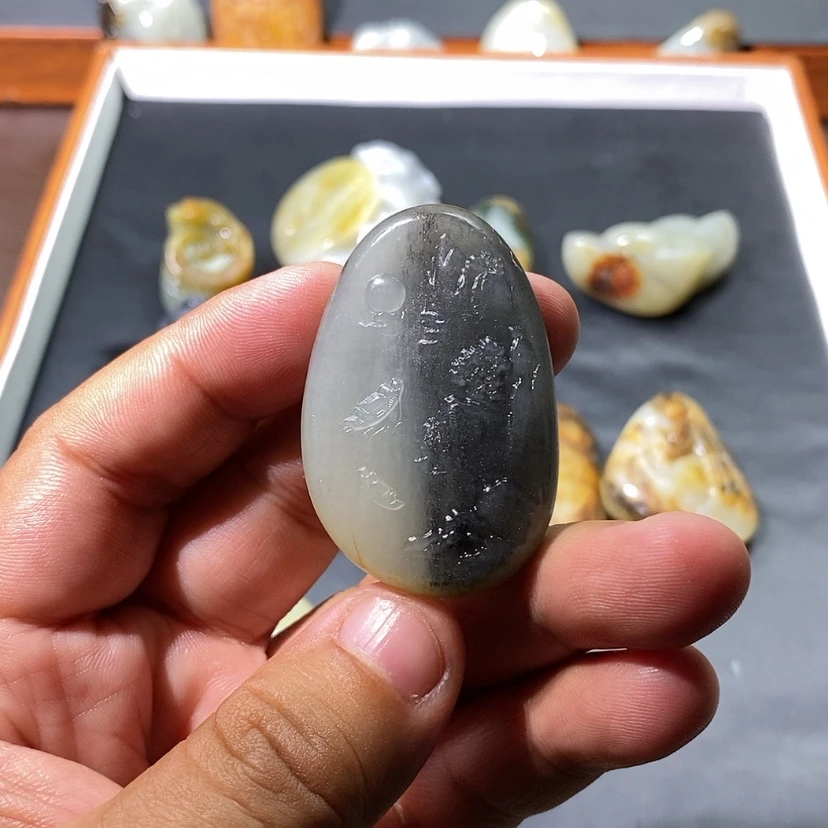 【闪购商品】和田玉未镶嵌颈饰小**子