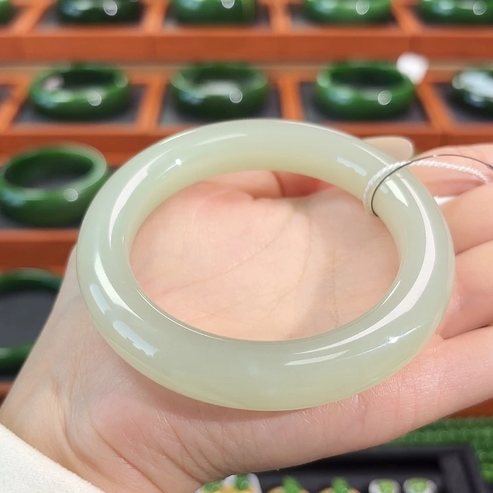 和田玉（碧玉）未镶嵌手镯浅冰晴