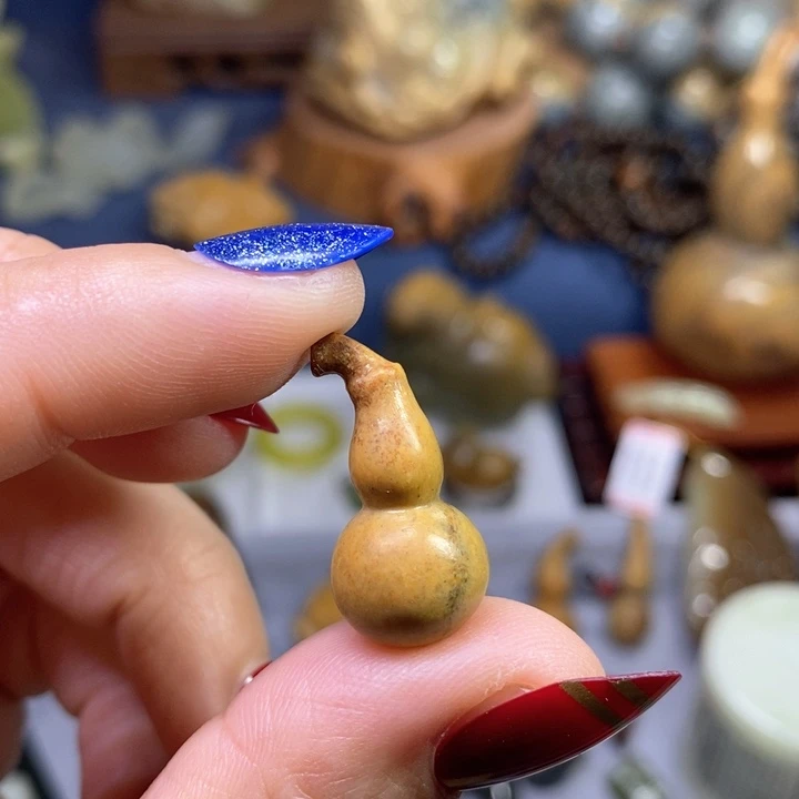 岫岩河磨玉（透闪石质玉）葫芦未镶嵌