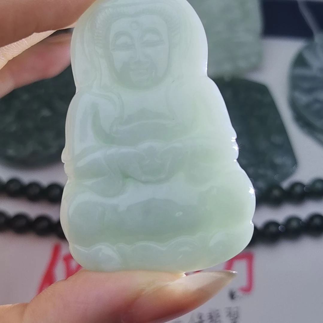 翡翠颈饰未镶嵌天然的A货翡翠