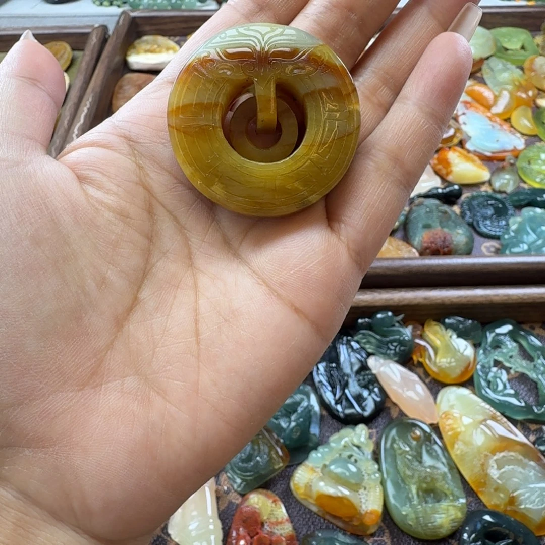 蛇纹石玉未镶嵌颈饰