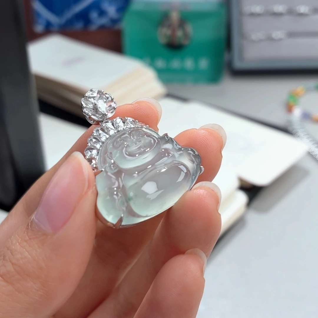 翡翠18K金镶嵌颈饰