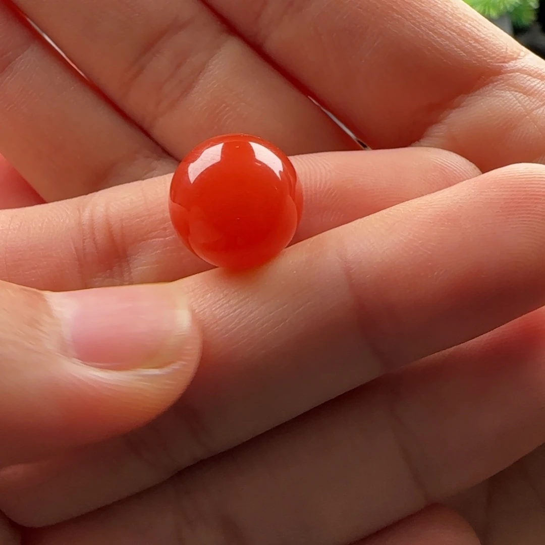 南红玛瑙未镶嵌圆珠：13.4肉质感很润白马牙打孔