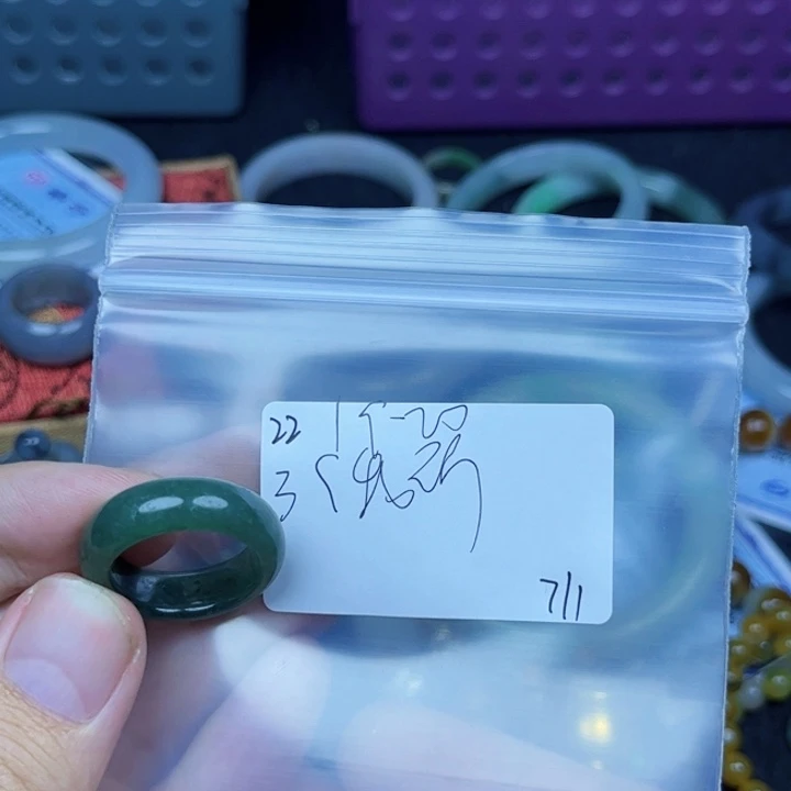 我***忆翡翠戒指未镶嵌翡翠