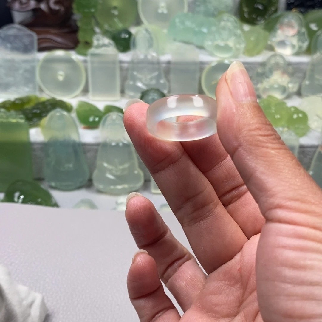 劉***生蛇纹石玉未镶嵌颈饰