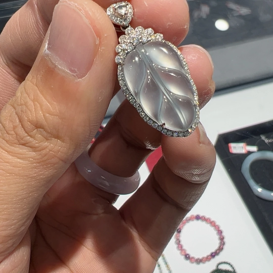 翡翠未镶嵌颈饰翡翠叶子挂件 精品