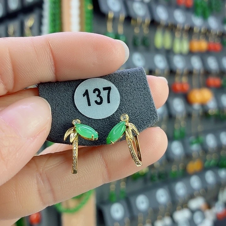 无****翡翠18K金镶嵌耳饰