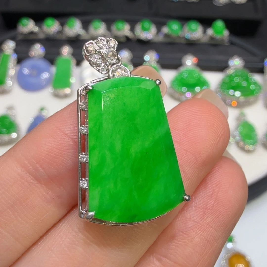 翡翠18K金镶嵌颈饰收到货48小时鉴赏期