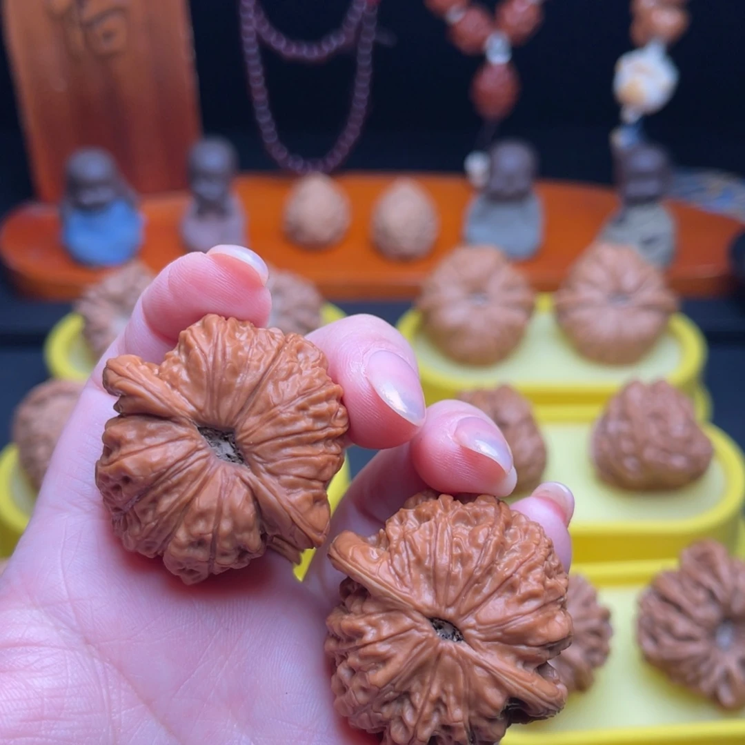 小***大文玩核桃把件38血麒麟