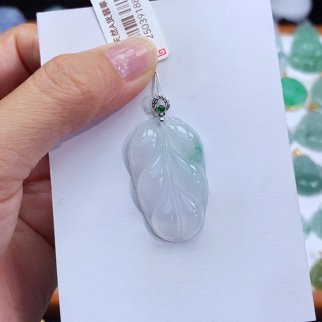 翡翠18K金镶嵌颈饰翡翠吊坠