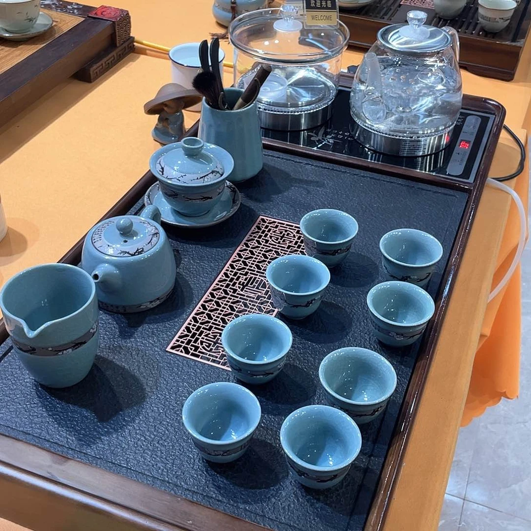 全场为他撑杆跳伞而坐