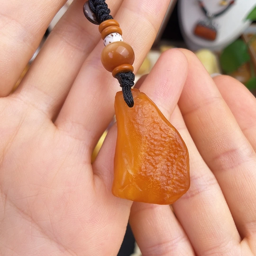 未镶嵌琥珀珠宝奇石