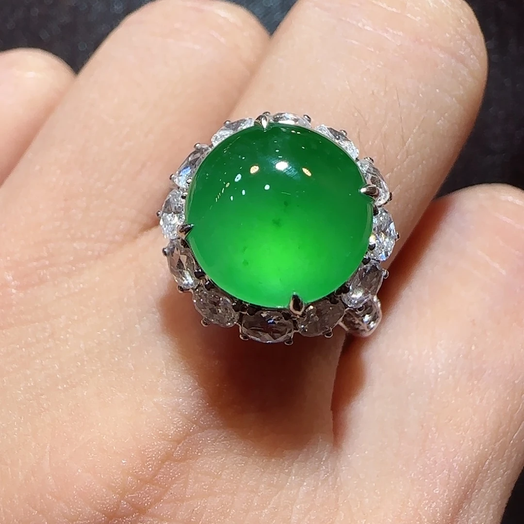 翡翠18K金镶嵌戒指蛋面