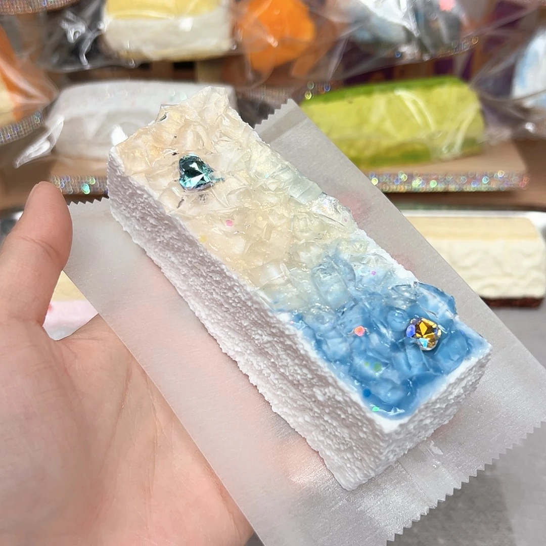 硅胶软冰冰蓝金长吐司220g