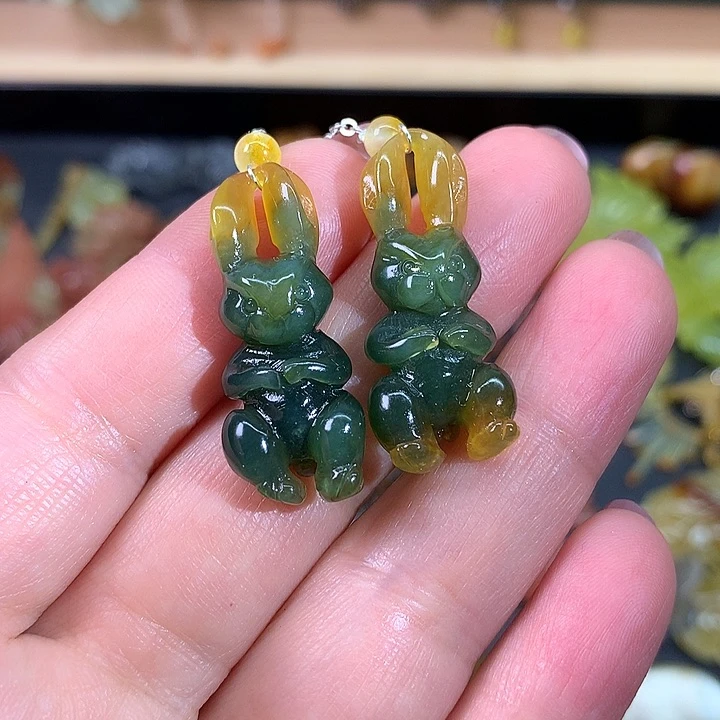 未镶嵌蛇纹石玉耳饰