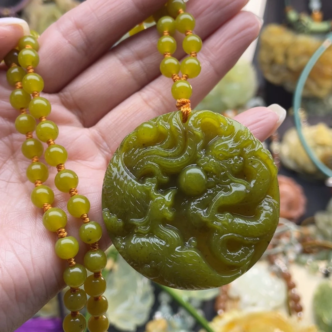 蛇纹石玉颈饰未镶嵌