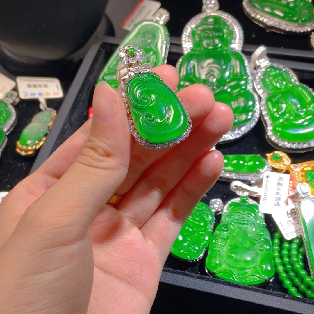 吊坠(不含链)未镶嵌翡翠