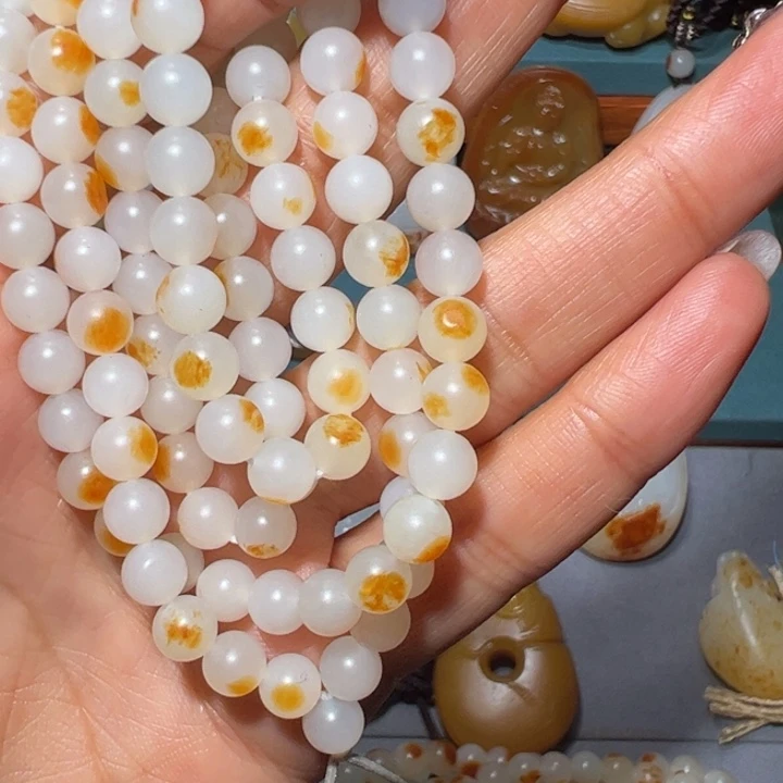 大***智和田玉未镶嵌颈饰