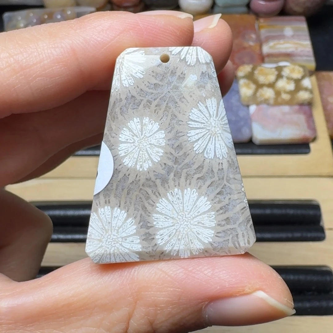 硅化玉花底异色，美得直观未镶嵌