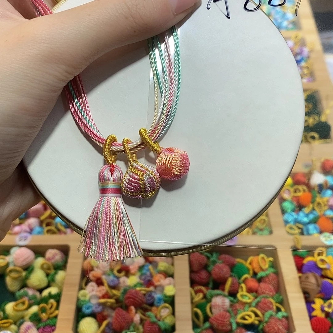 布艺非金属设计款手绳